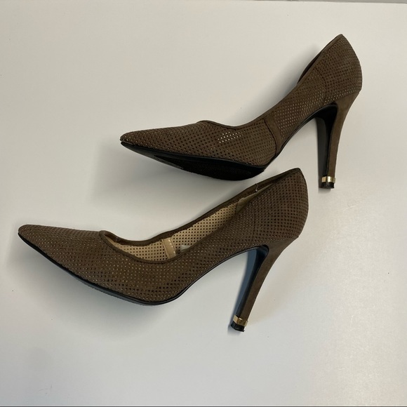 Guess woman’s gorgeous brand taupe size 8, - Picture 4 of 12